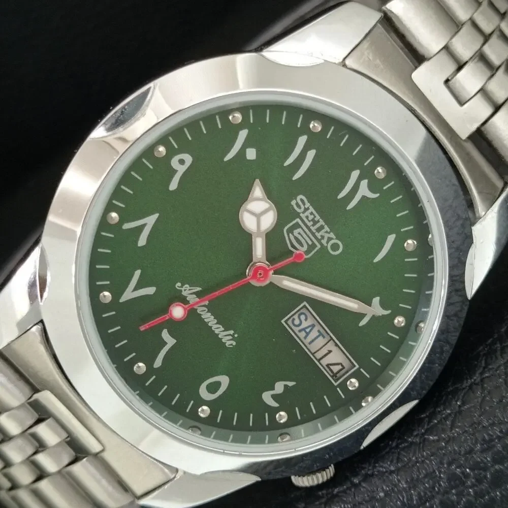 Vintage 1975 Seiko Automatic Mens Silver Watch W/daydate & White accents